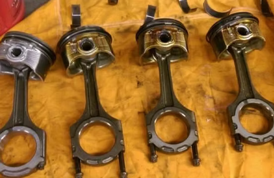 Engine pistons